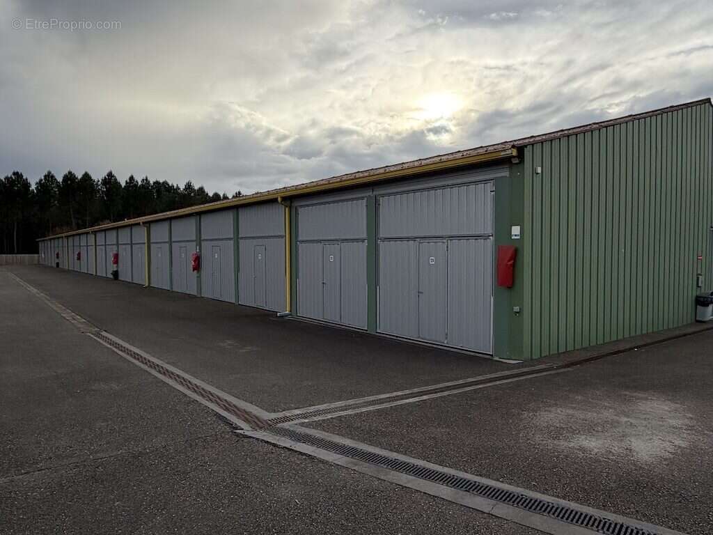 Commerce à SAINT-JULIEN-EN-BORN