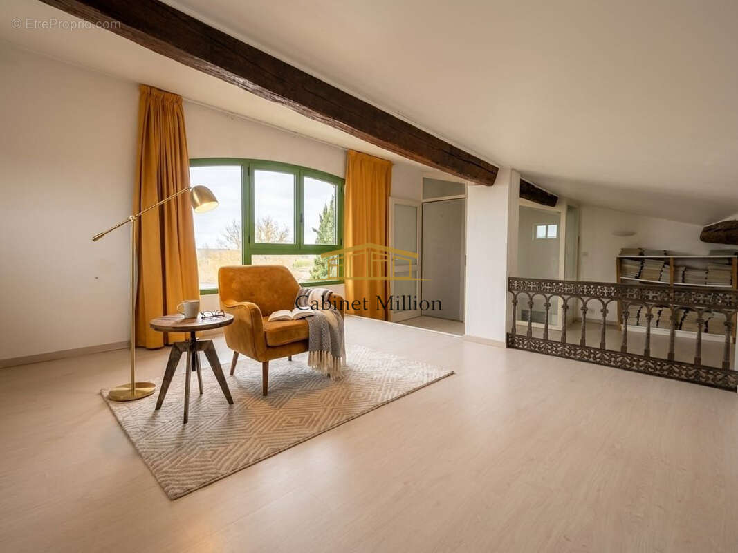 Maison à VIC-LA-GARDIOLE