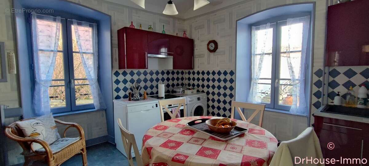 Maison à SIAUGUES-SAINTE-MARIE