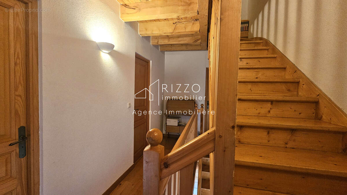 Prévessin-Moëns   Charmante maison villageoise en pierre de 220 m2 habitable, à deux pas du centre - photo 19