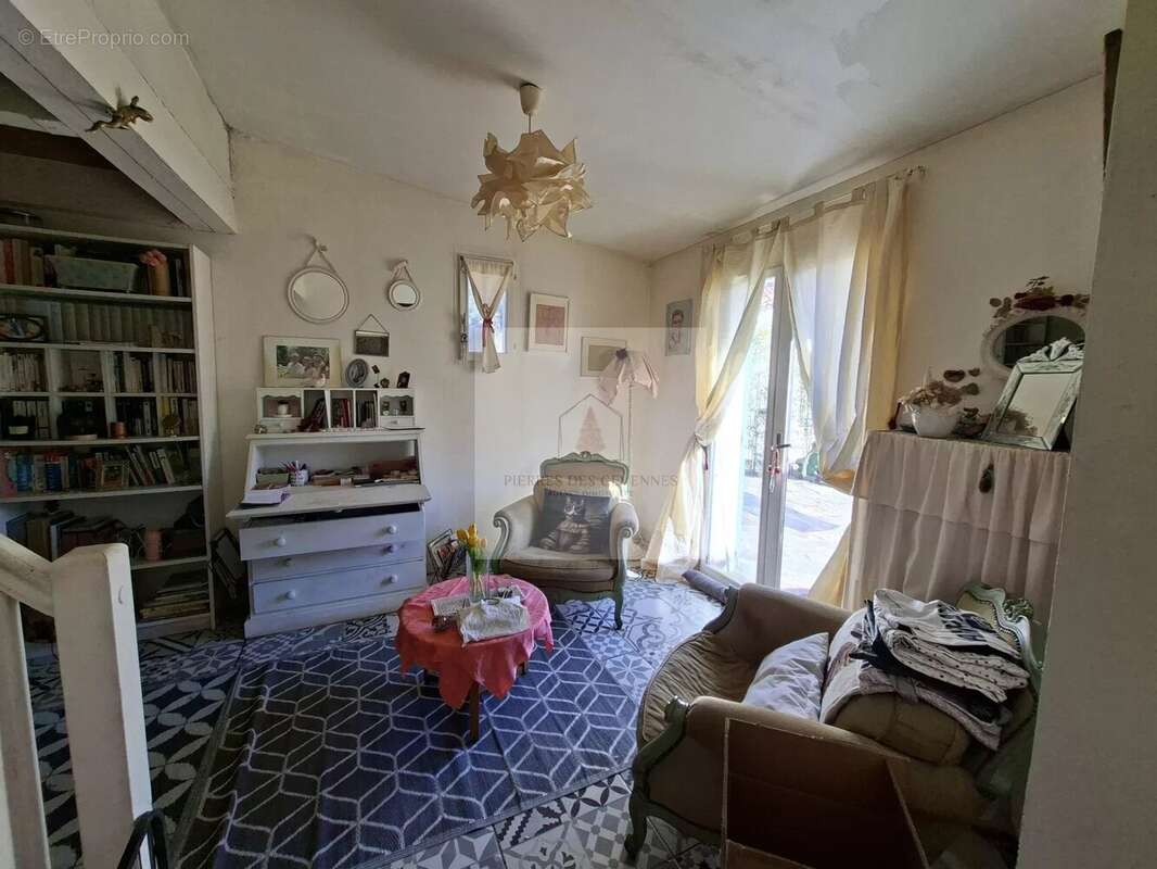 Maison à LE COLLET-DE-DEZE