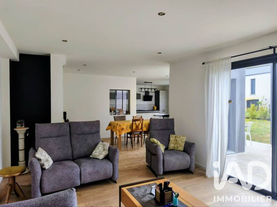 Maison 148 m² à La Chapelle-Des-Fougeretz  - photo 1