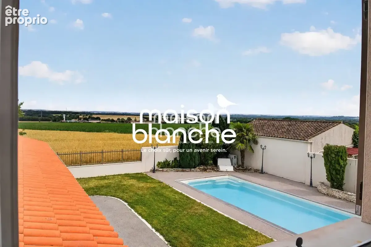 Maison à SURGERES