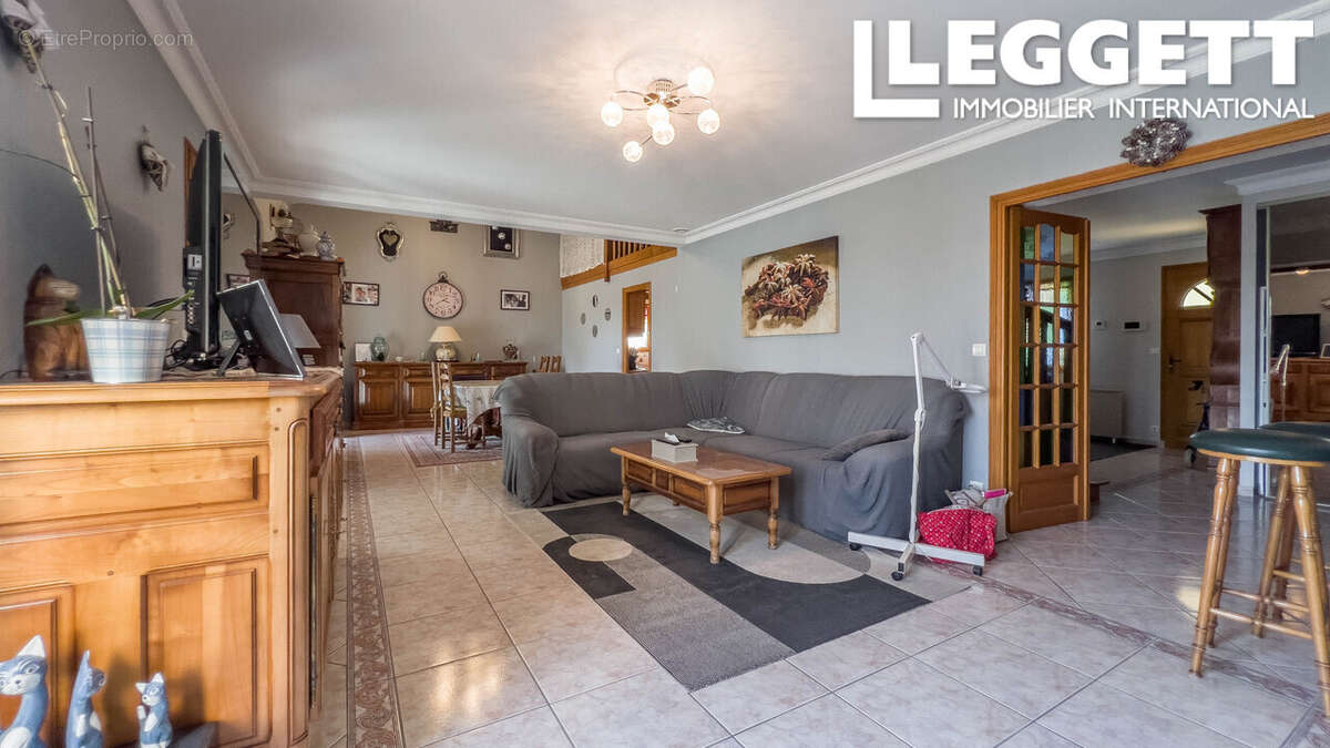 Maison à MONTIGNAC-CHARENTE