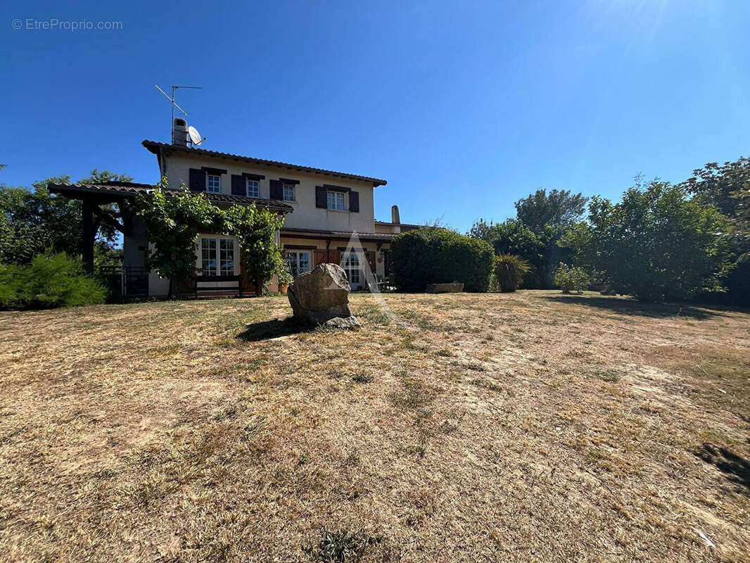 Grande maison de 182m² avec 4 chambres, piscine et sous-sol complet sur la commune de Rabastens ! - photo 14