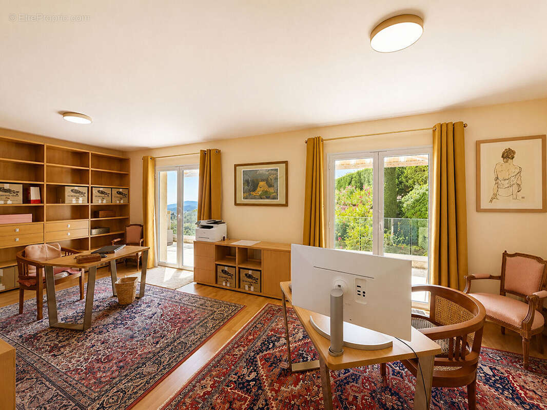 DOMAINE SECURISÉ - Villa 5 pièces de 211 m² avec vue mer panoramique - photo 13
