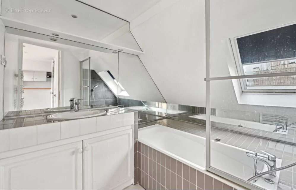 Appartement à PARIS-16E