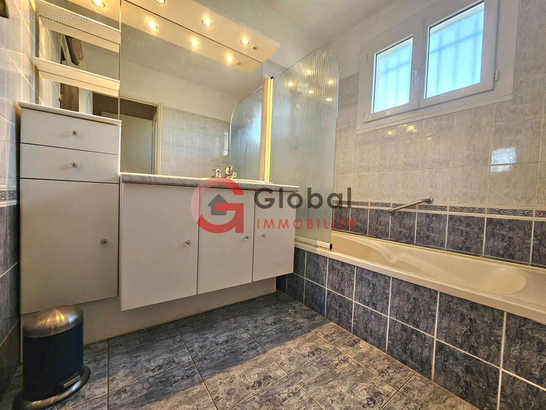 Villa familiale 142 m2/ 635 m2 garage et atelier - photo 8