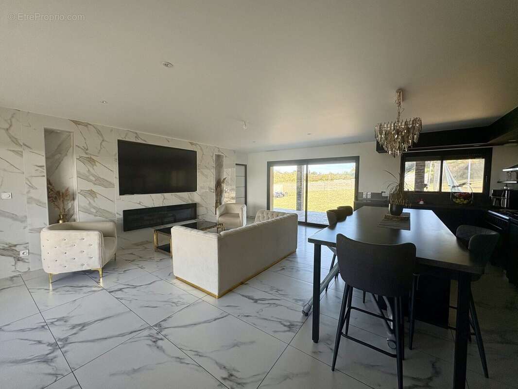 Maison 134 m² à Berriac  - photo 7