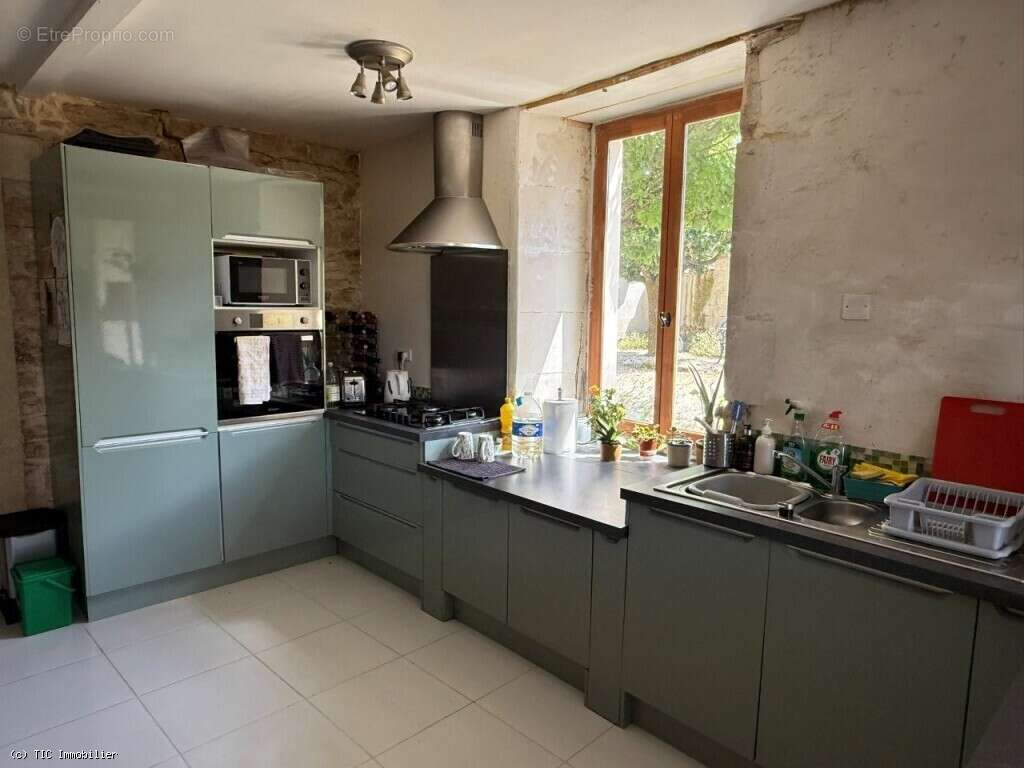 Maison de Caractère avec 5 Chambres Avec Terrain, 6 Minutes d'Aunac-Sur-Charente - photo 8