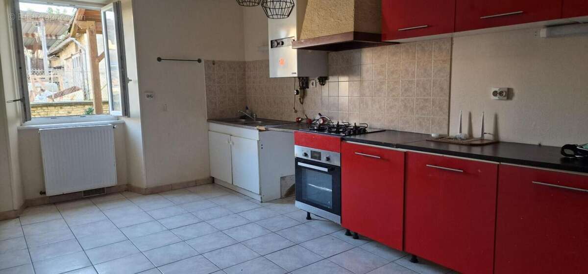 Maison de village, 5 pièces, dépendances et grand terrain  Valdelaume (79) - photo 3