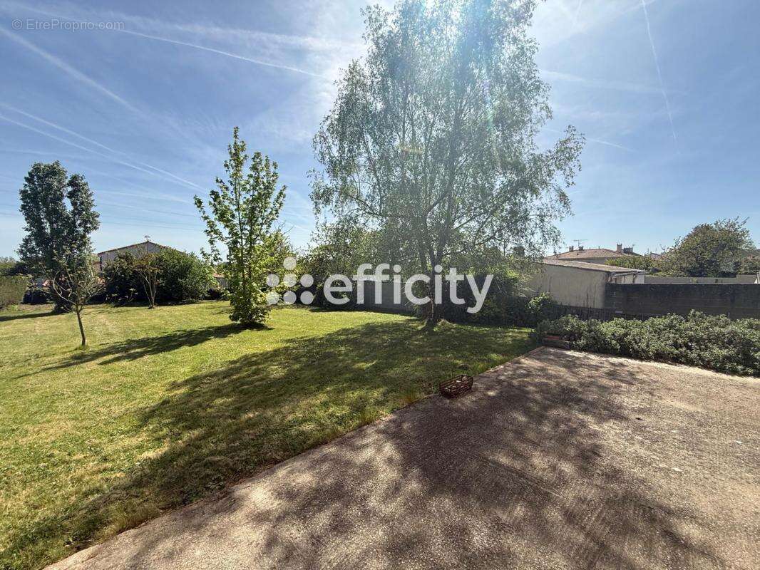 Maison à LES LANDES-GENUSSON