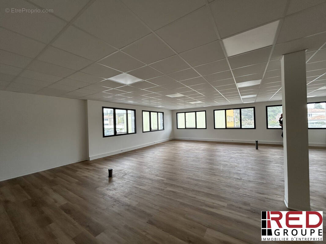 Commerce à EGUILLES