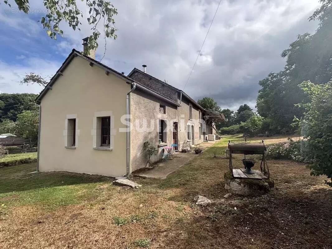 Maison à QUARRE-LES-TOMBES