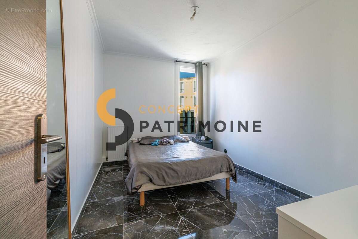 Appartement à CARROS