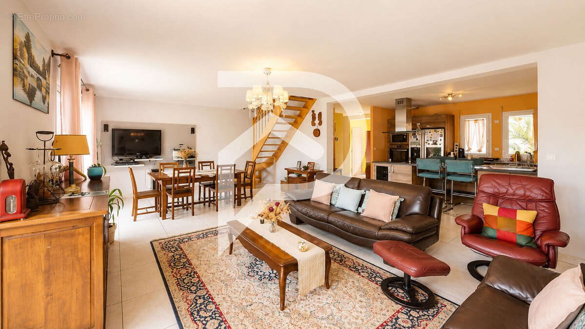 A Vendre Maison située à Orgeval de 6 pièces pour 142 m2 - photo 3