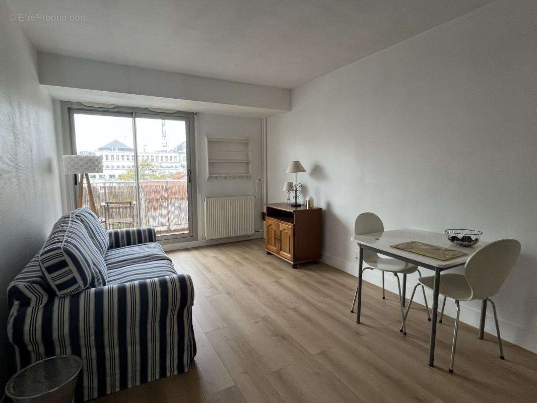 Appartement à PARIS-20E