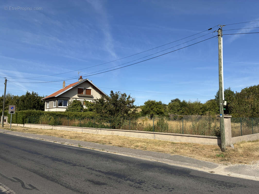 Pavillon à rénover entièrement, élevé sur sous-sol complet - photo 23