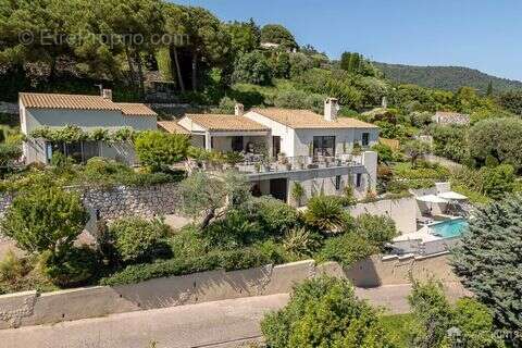 Maison à TOURRETTES-SUR-LOUP