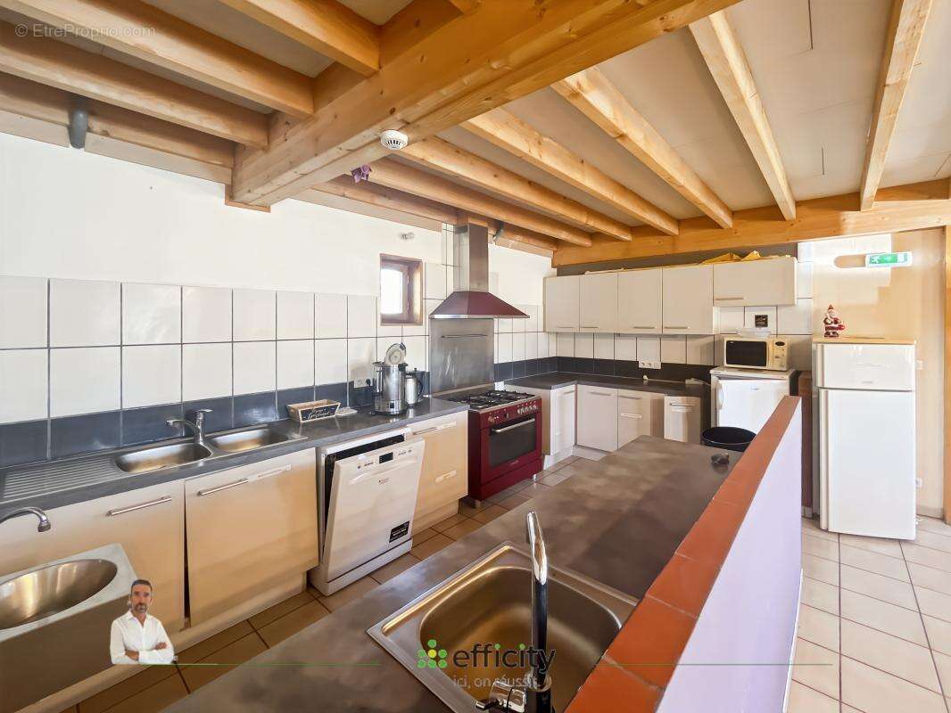 Maison 214 m² à Besse-Et-Saint-Anastaise  - photo 3