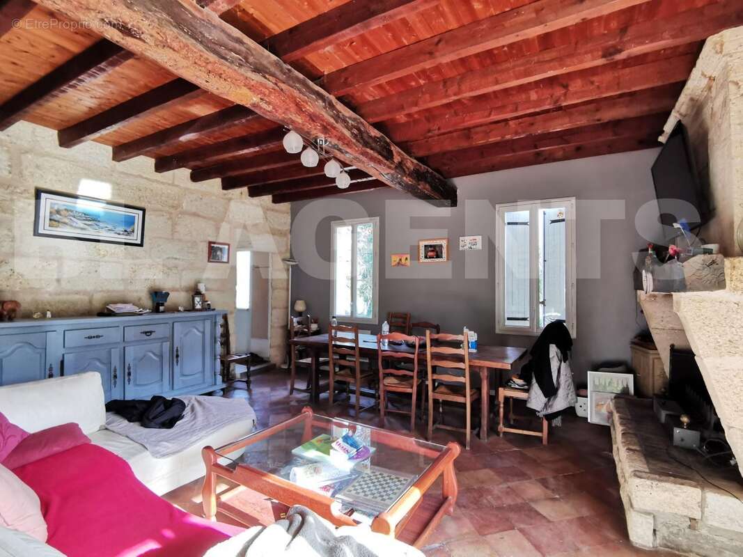 1 SAL SAM - Maison à SAINT-GENES-DE-FRONSAC