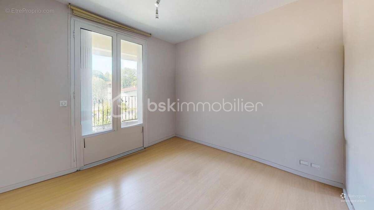 Appartement t5 lumineux de 85 m² avec balcon et cave - photo 2