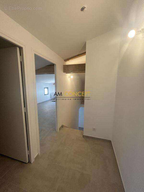 Appartement à CHATEAUNEUF-VILLEVIEILLE