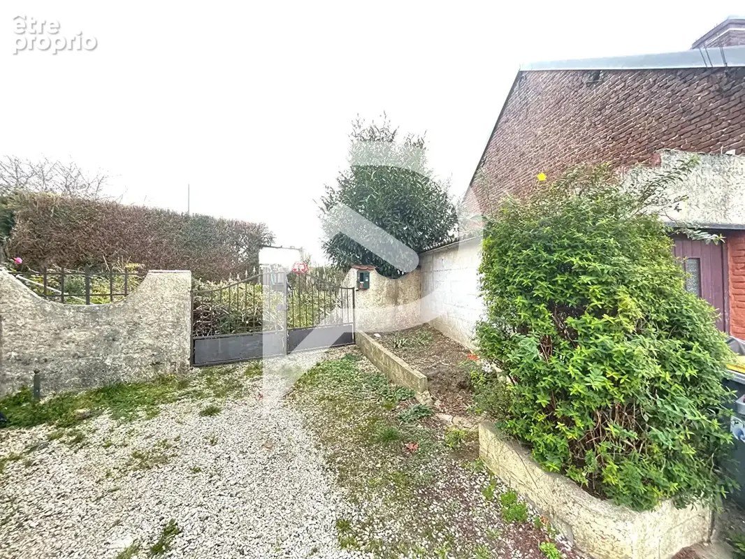 Terrain avec construction et garage - photo 2
