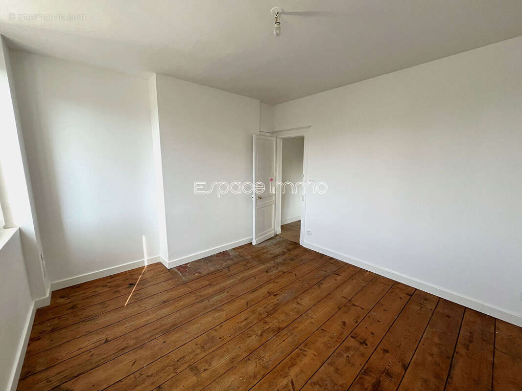Ensemble immobilier vendu loué de deux maisons avec dépendances - 115m² - MONTVILLE - photo 10
