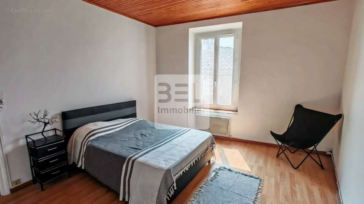 Appartement à BAGNOLS-SUR-CEZE