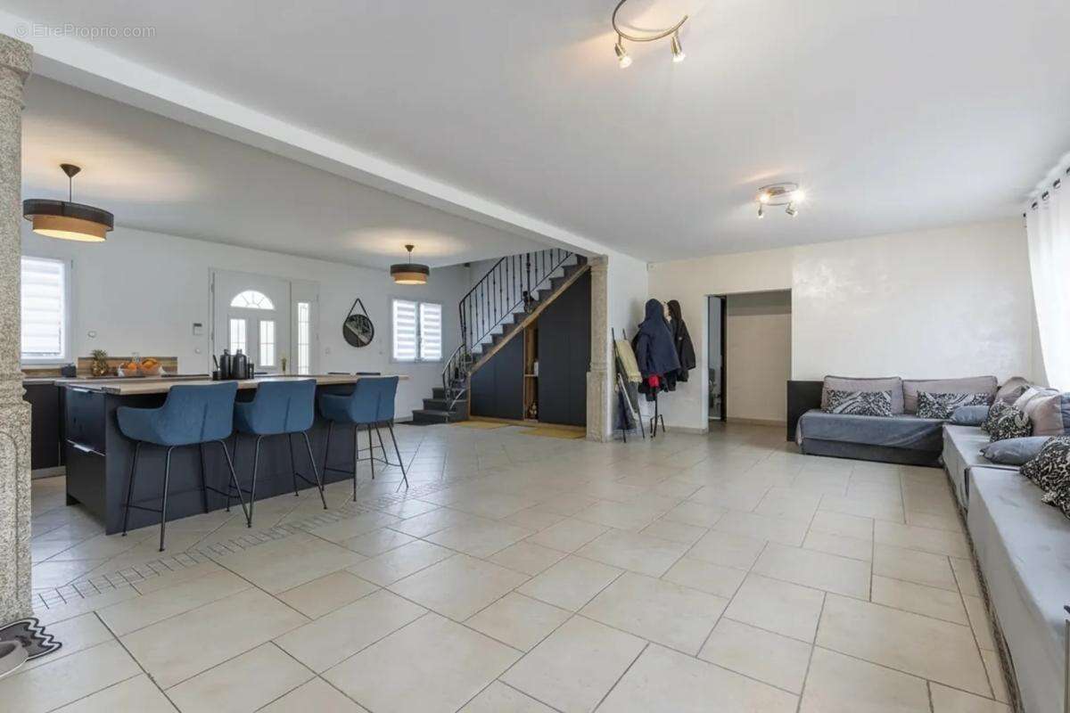 Maison à CORMERAY