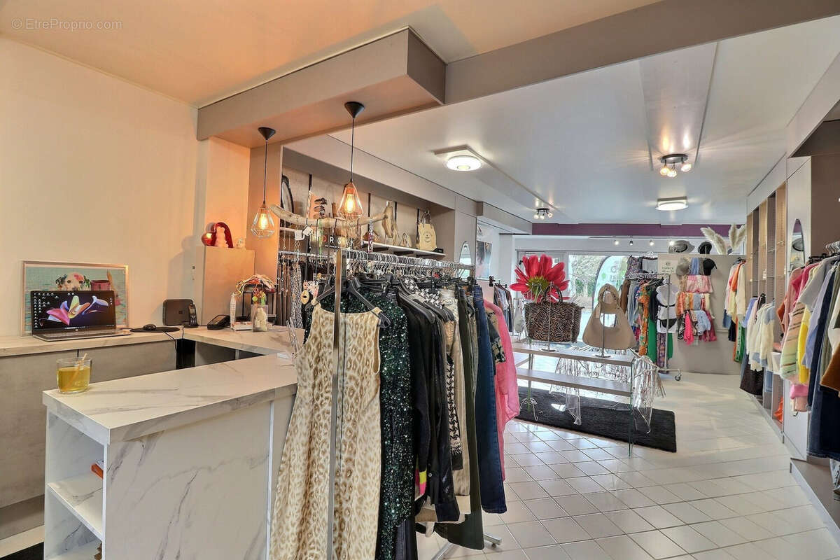 Commerce 63 m² à Douvaine  - photo 4