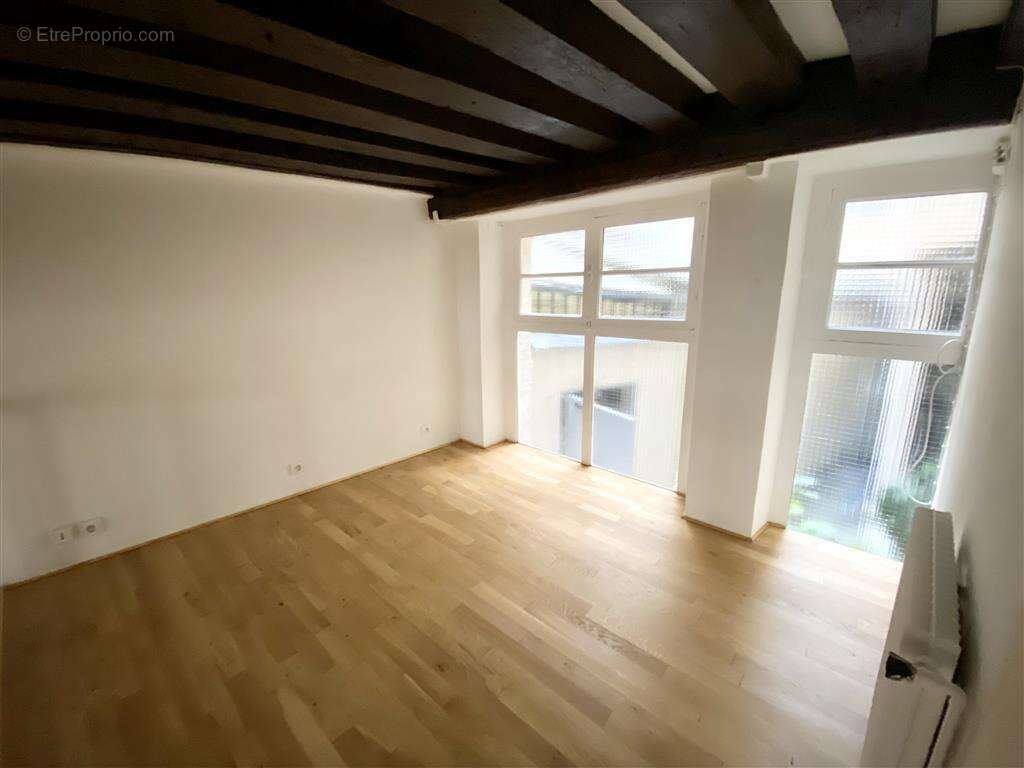 Appartement à PARIS-3E
