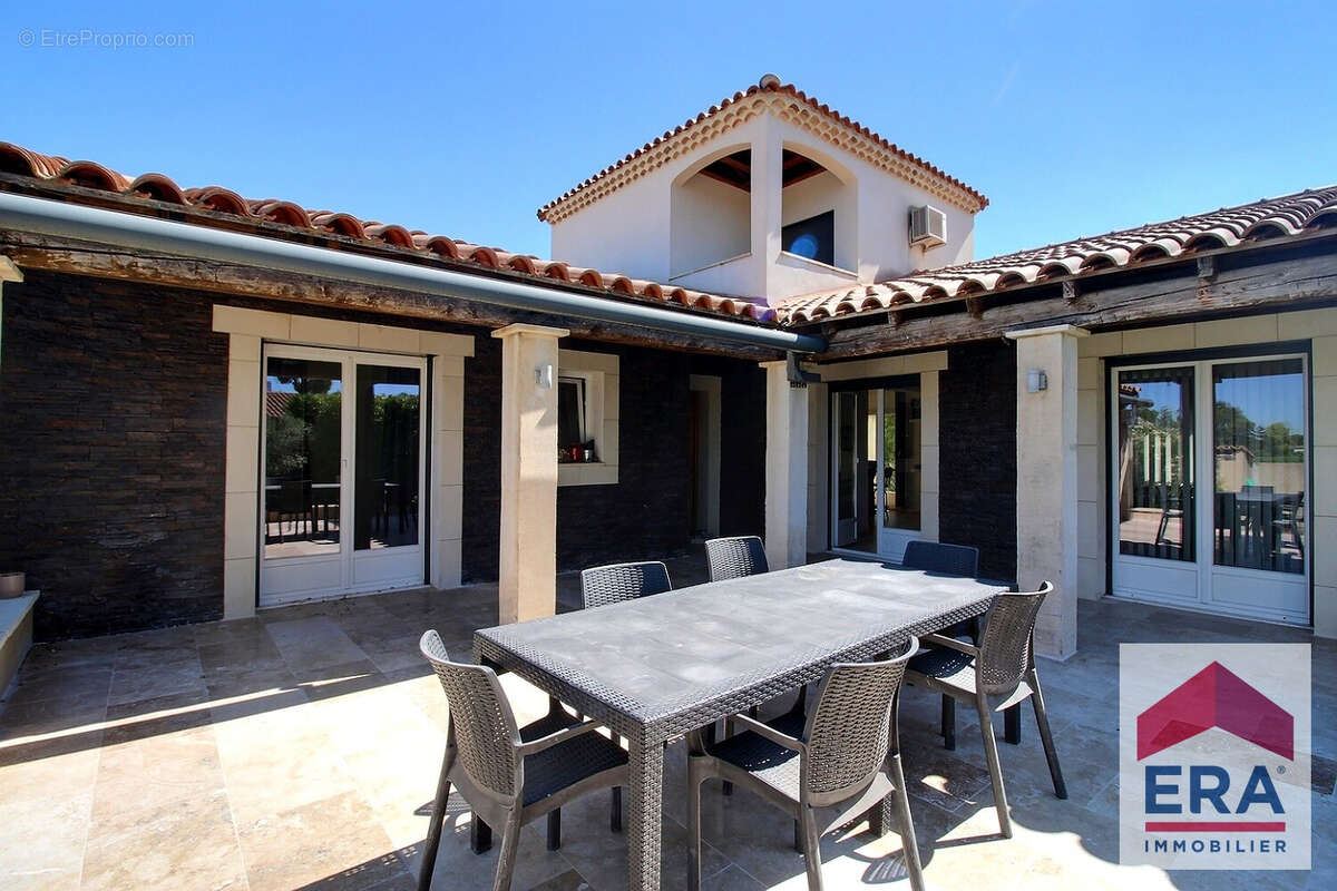 Maison à SAINTE-CECILE-LES-VIGNES
