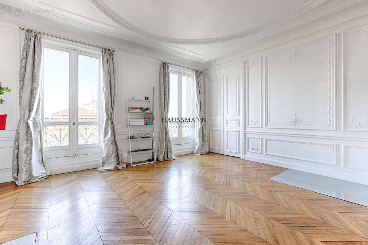Appartement à PARIS-8E