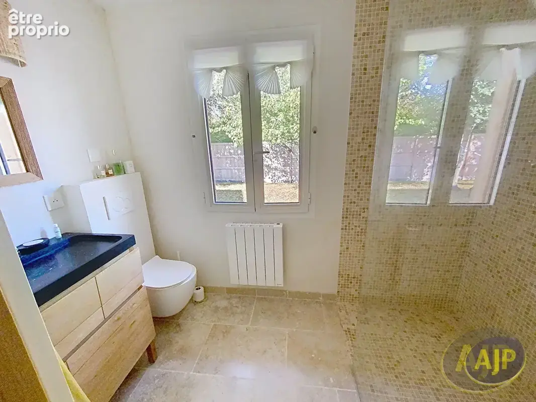 Villa avec jardin et piscine - ARES - photo 12