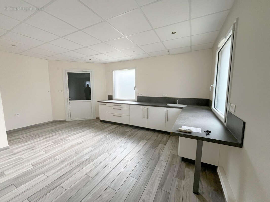 Commerce à PONT-DE-ROIDE