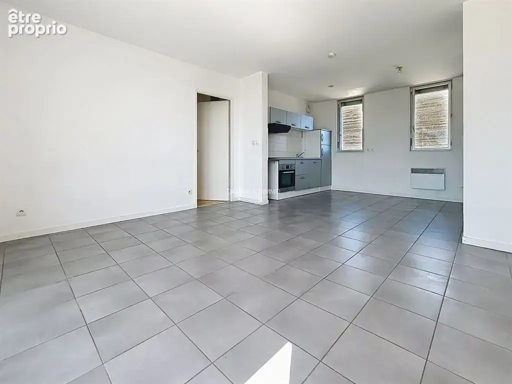 Appartement t2 au dernier etage, lumineux, au calme et traversant - photo 2