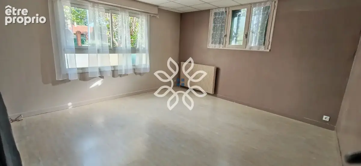 Maison T7 avec cour - centre ville - photo 3