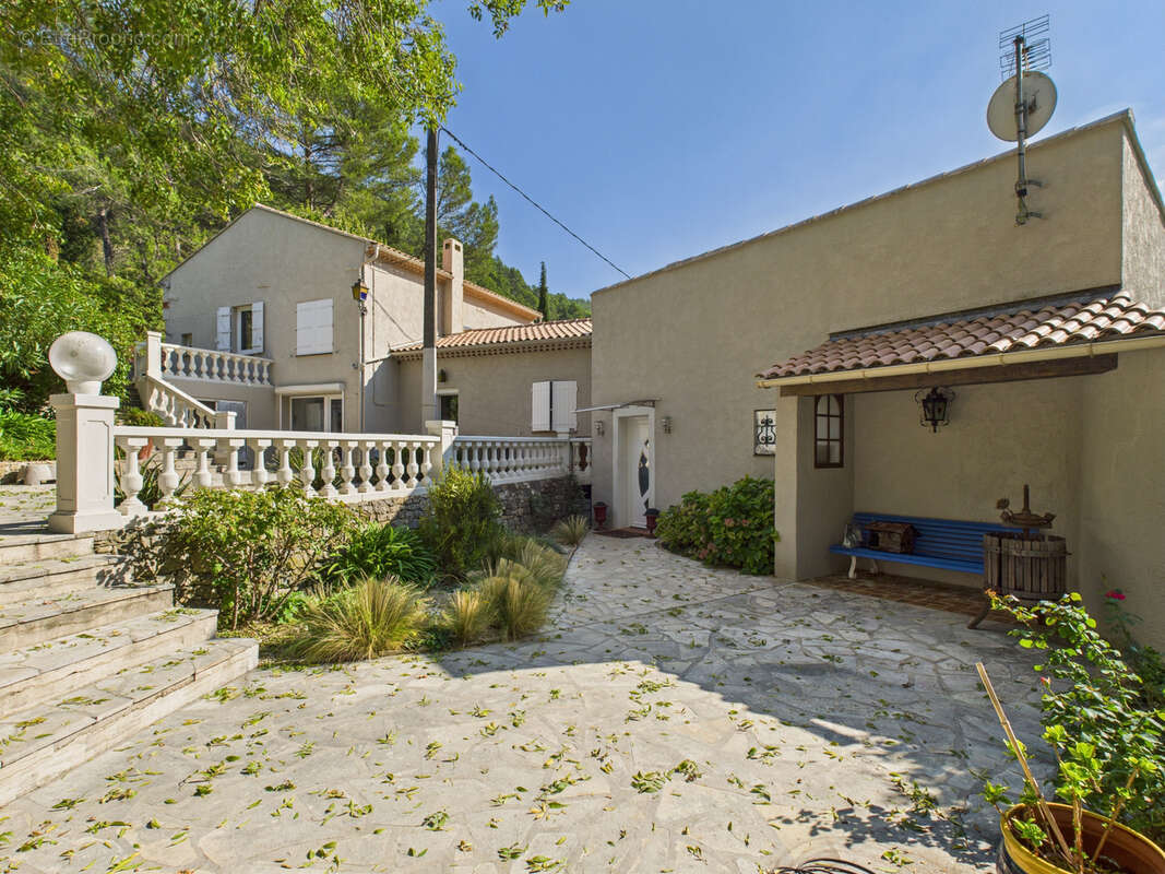 Maison à SOLLIES-TOUCAS