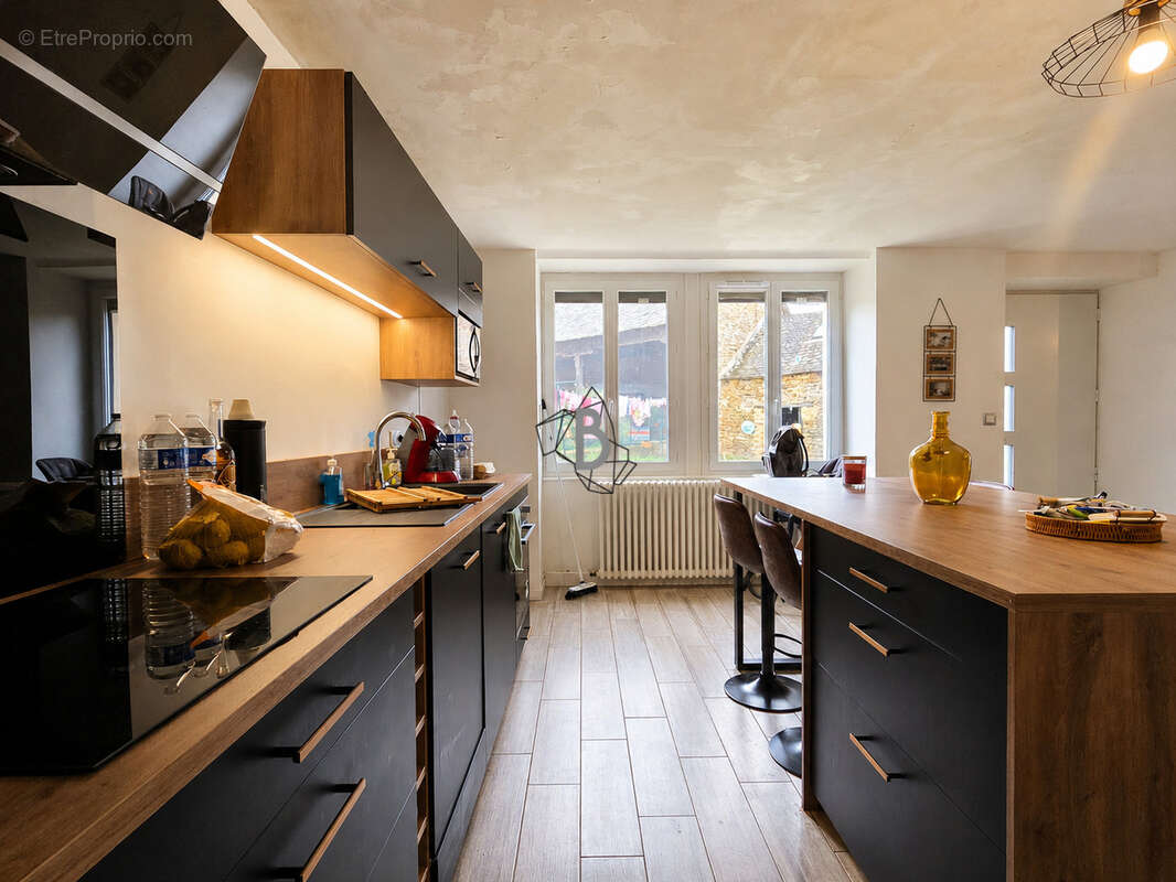 Maison à COMPS-LA-GRAND-VILLE