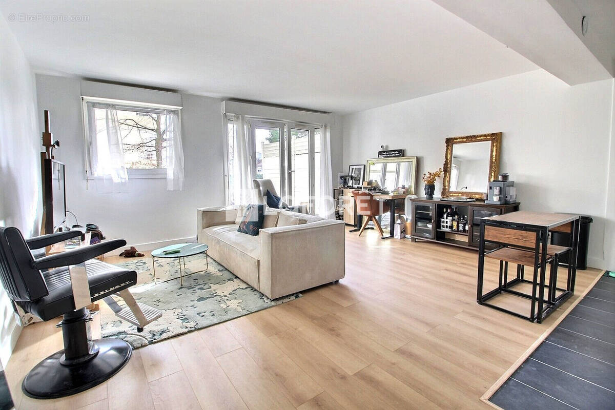 Appartement à VILLENEUVE-LA-GARENNE