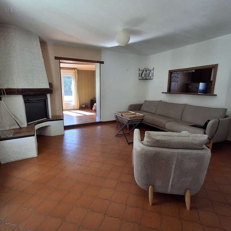Maison à PUYMOYEN