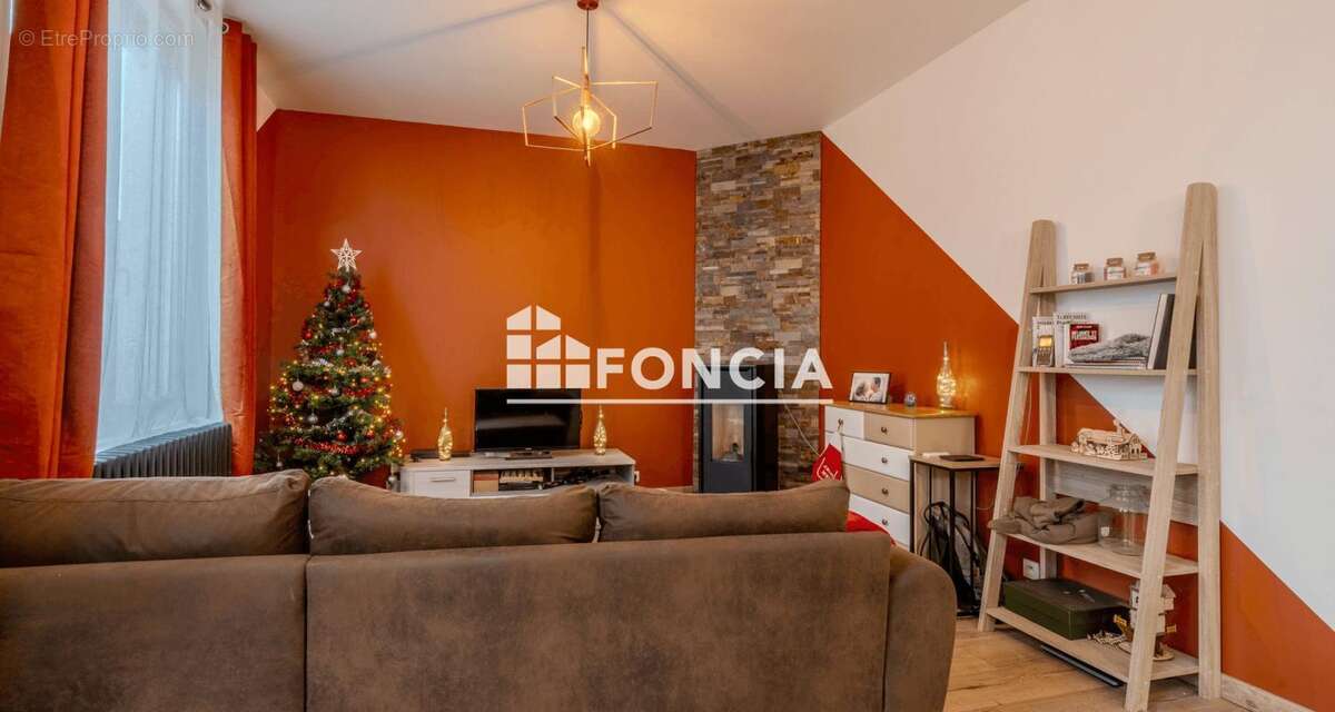 Maison à MONTFORT-LE-GESNOIS