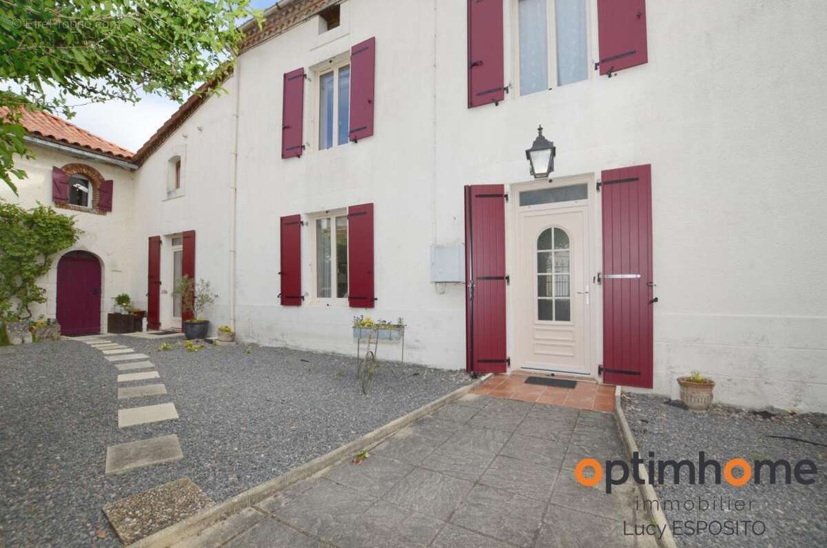  Spacieuse maison de campagne aux multiples possibilités – Saint-Christophe, Charente  - photo 32