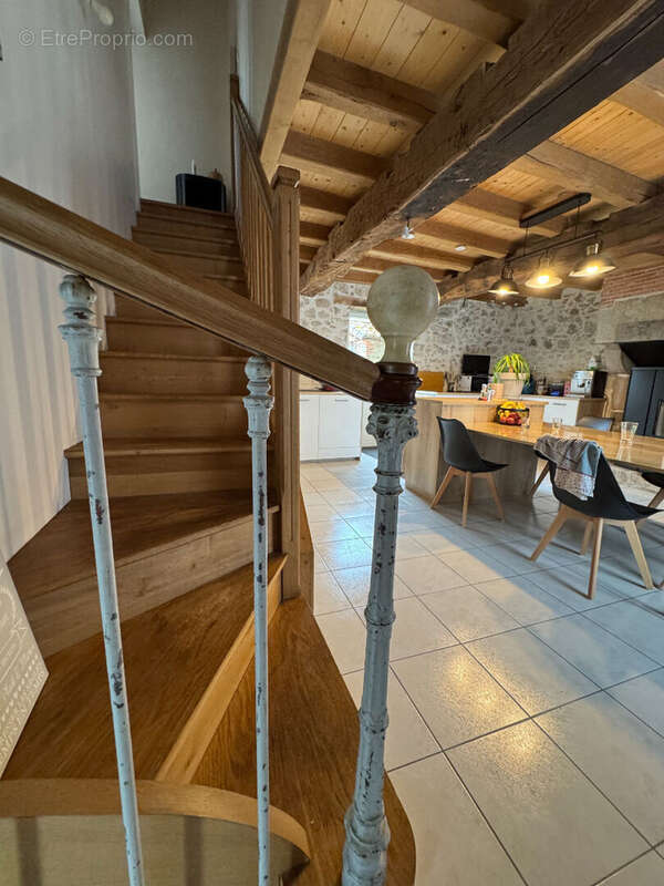 Maison à BEAULIEU-SOUS-LA-ROCHE