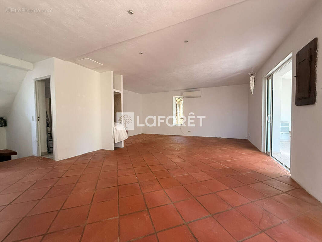 Maison Saint-Cézaire-sur-Siagne 5 pièce(s) 142 m² sur un terrain planté de 22 oliviers - photo 5