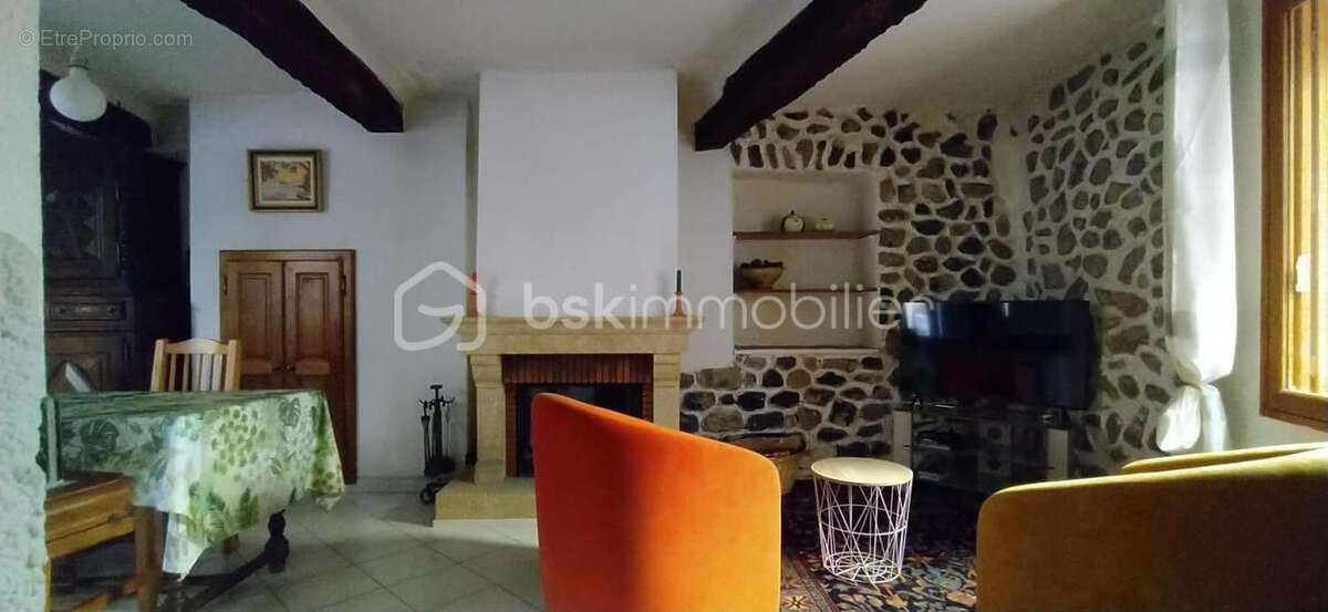 Maison de 100m² - 3 chambres - accès véhicule, cave 35m² - Cœur de THOARD - photo 2