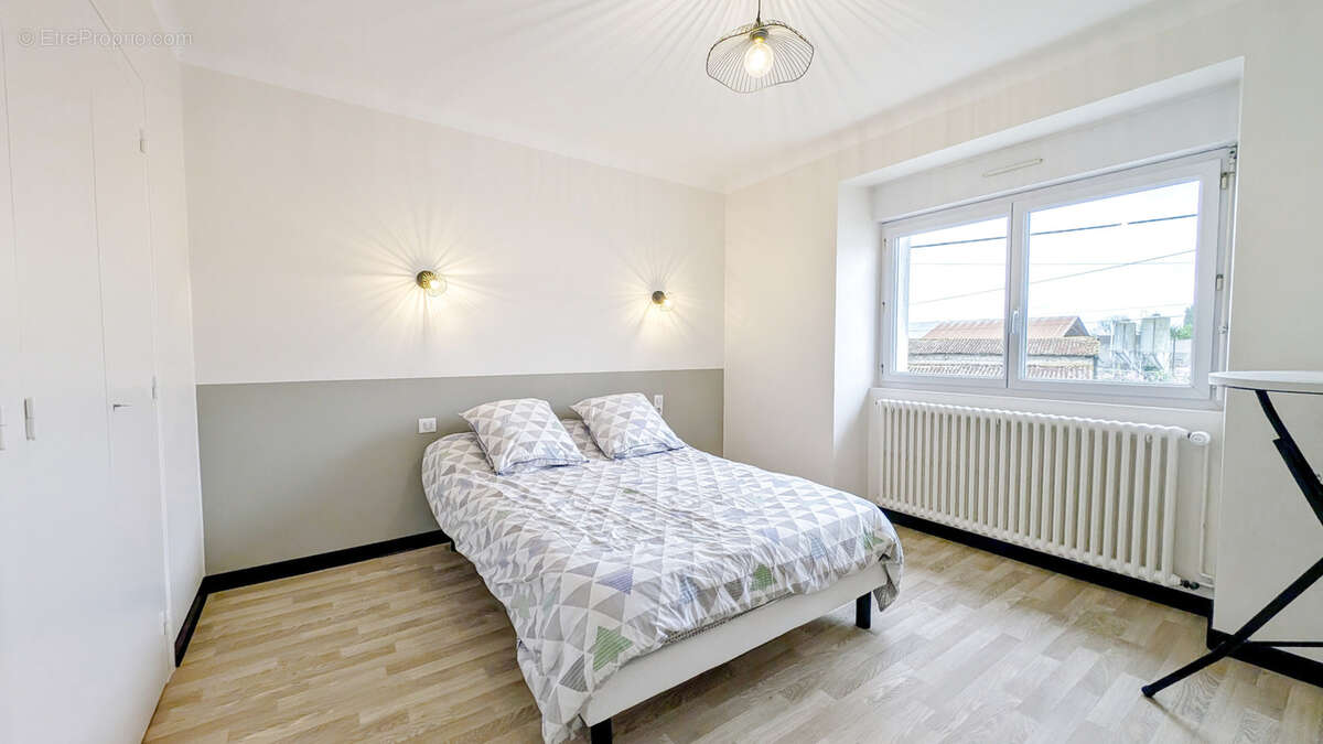 Maison à LES LANDES-GENUSSON