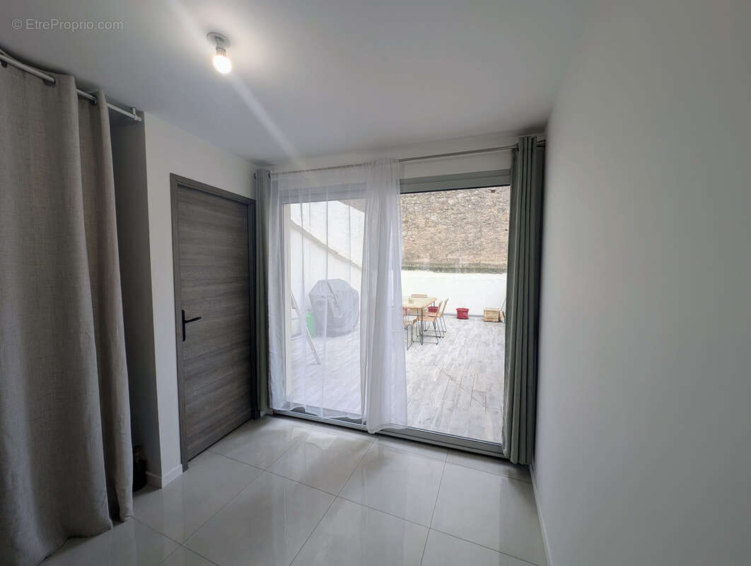Appartement à LEZIGNAN-CORBIERES